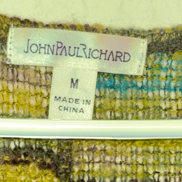 Womans green elbow length sleeves size medium blouse - Picture 3 of 4